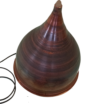 El RA Helmet en cobre moldeado a mano