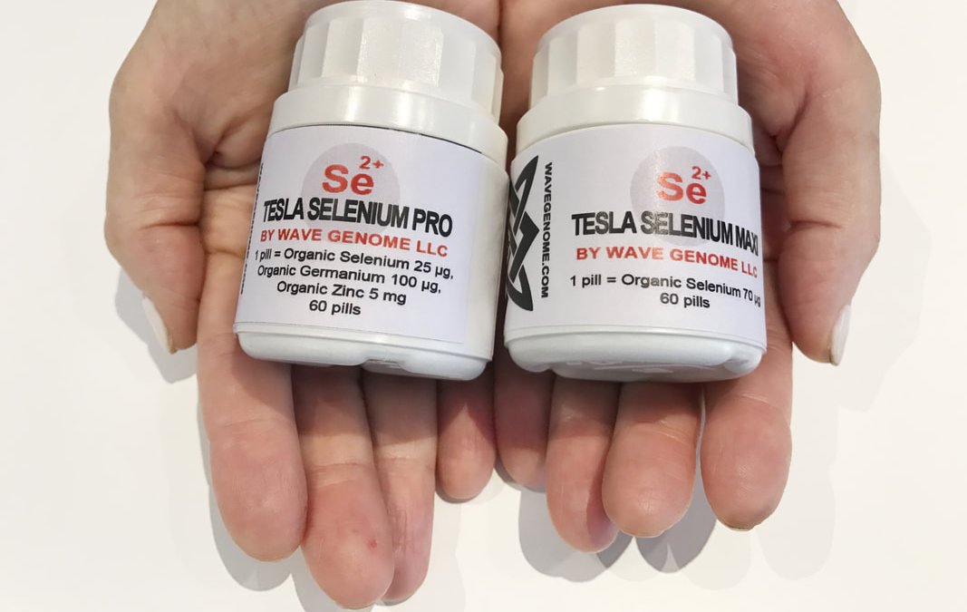 Tesla Selenium Flaschen, in zwei Händen gehalten